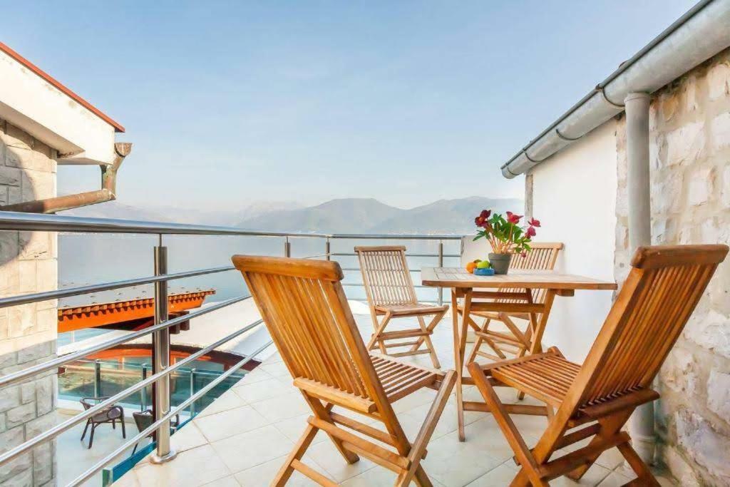 Apartments Kostic Tivat Exterior foto